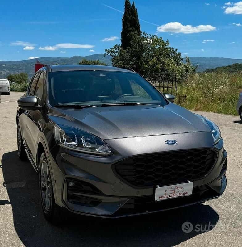 Grigio Usata 2022 Ford Kuga ST-Line SUV | 26.900 € (Molto cara) - Immagine 1/4