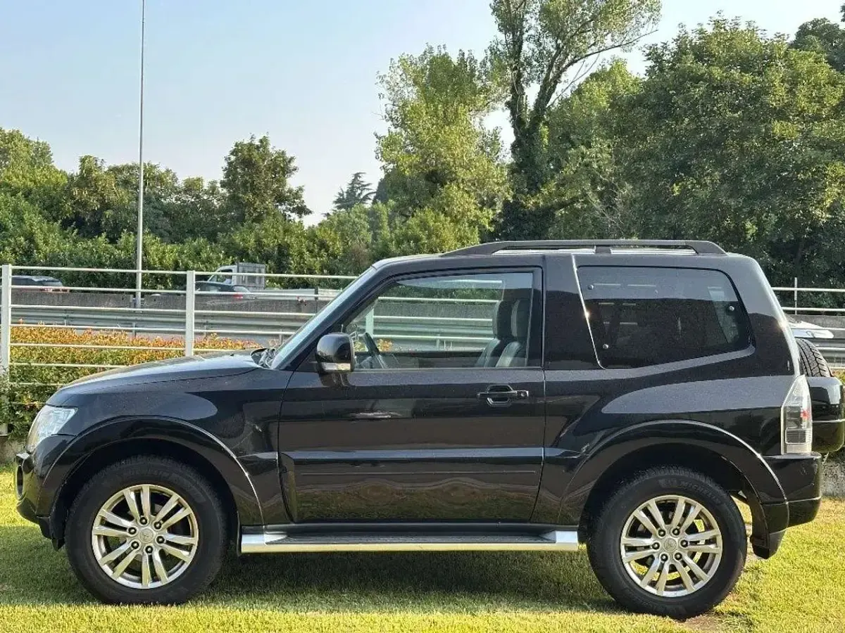 Usata Mitsubishi Pajero Instyle 200 CV (147 kW) 2013 Nero SUV