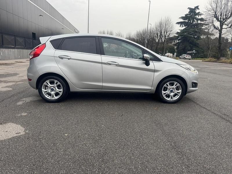 Usata Ford Fiesta ST-Line 75 CV (55 kW) 2017 Argento Berlina