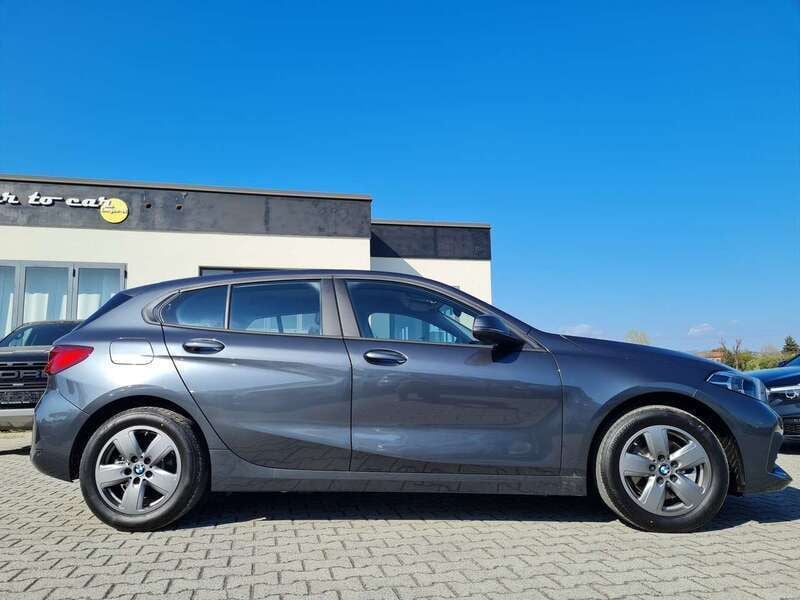 Grigio Usata 2023 BMW 118 Advantage Due volumi | 24.700 € (Super prezzo) - Immagine 1/2