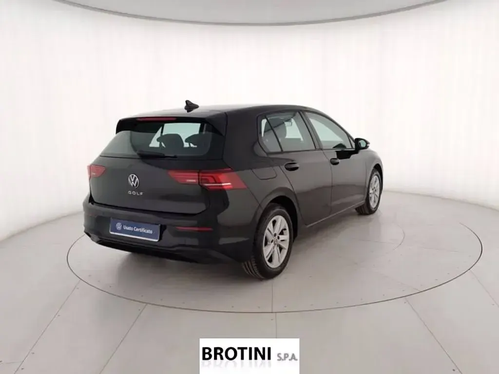 Usata VW Golf VIII Life 150 CV (110 kW) 2025 Nero metallizzato Berlina