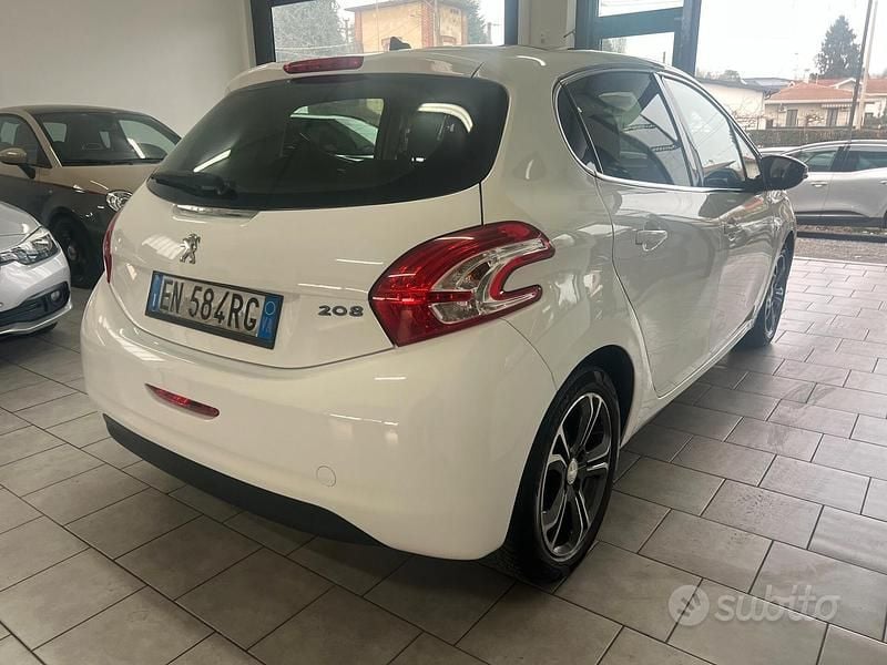 Usata Peugeot 208 Active 82 CV (60 kW) 2012 Bianco Utilitaria