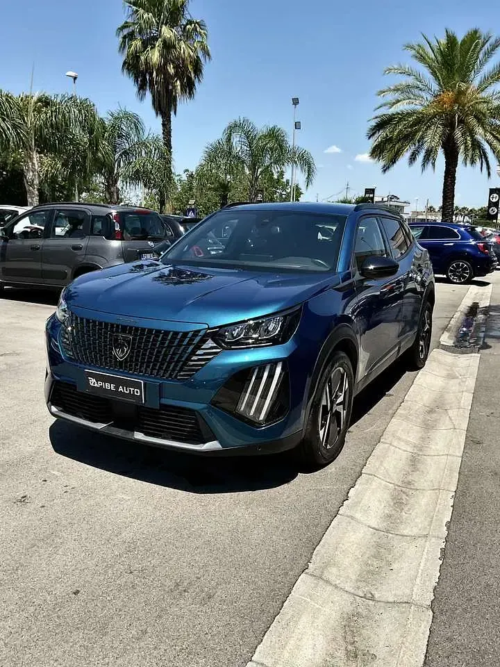 Usata Peugeot 2008 Style 101 CV (74 kW) 2025 Verde SUV