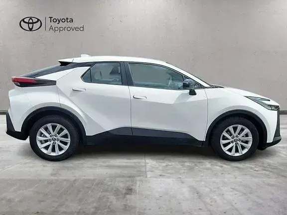 Usata Toyota C-HR Active 140 CV (102 kW) 2024 Super white SUV