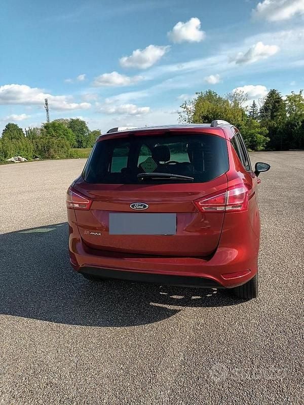 Begagnad Ford B-MAX Titanium 95 HK (69 kW) 2016 Röd Minibuss