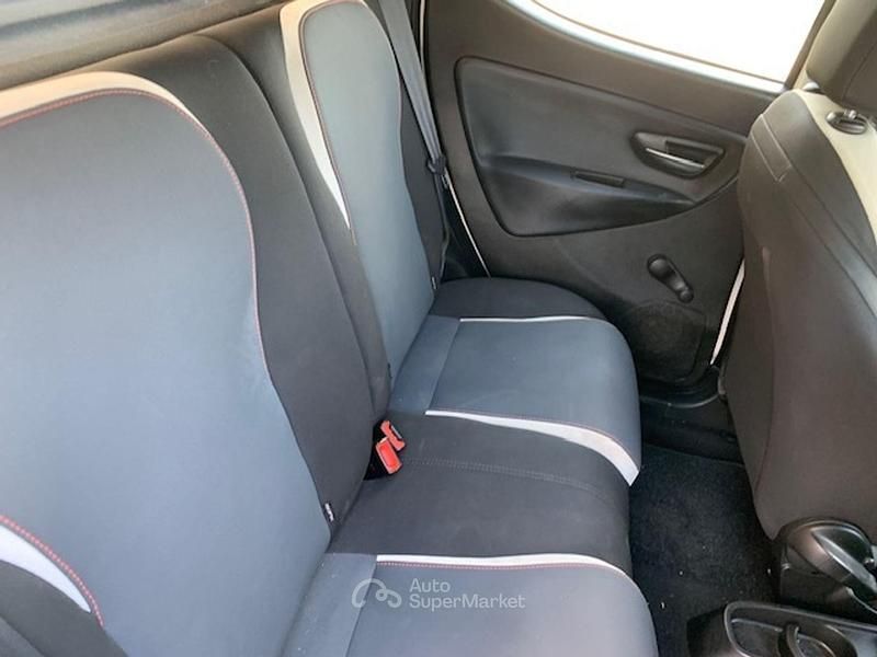 Usata Lancia Ypsilon 84 CV (61 kW) 2014 Bianco Utilitaria