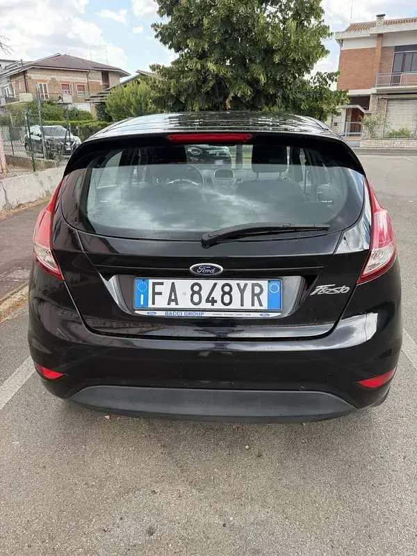 Usata Ford Fiesta 75 CV (55 kW) 2016 Nero Utilitaria