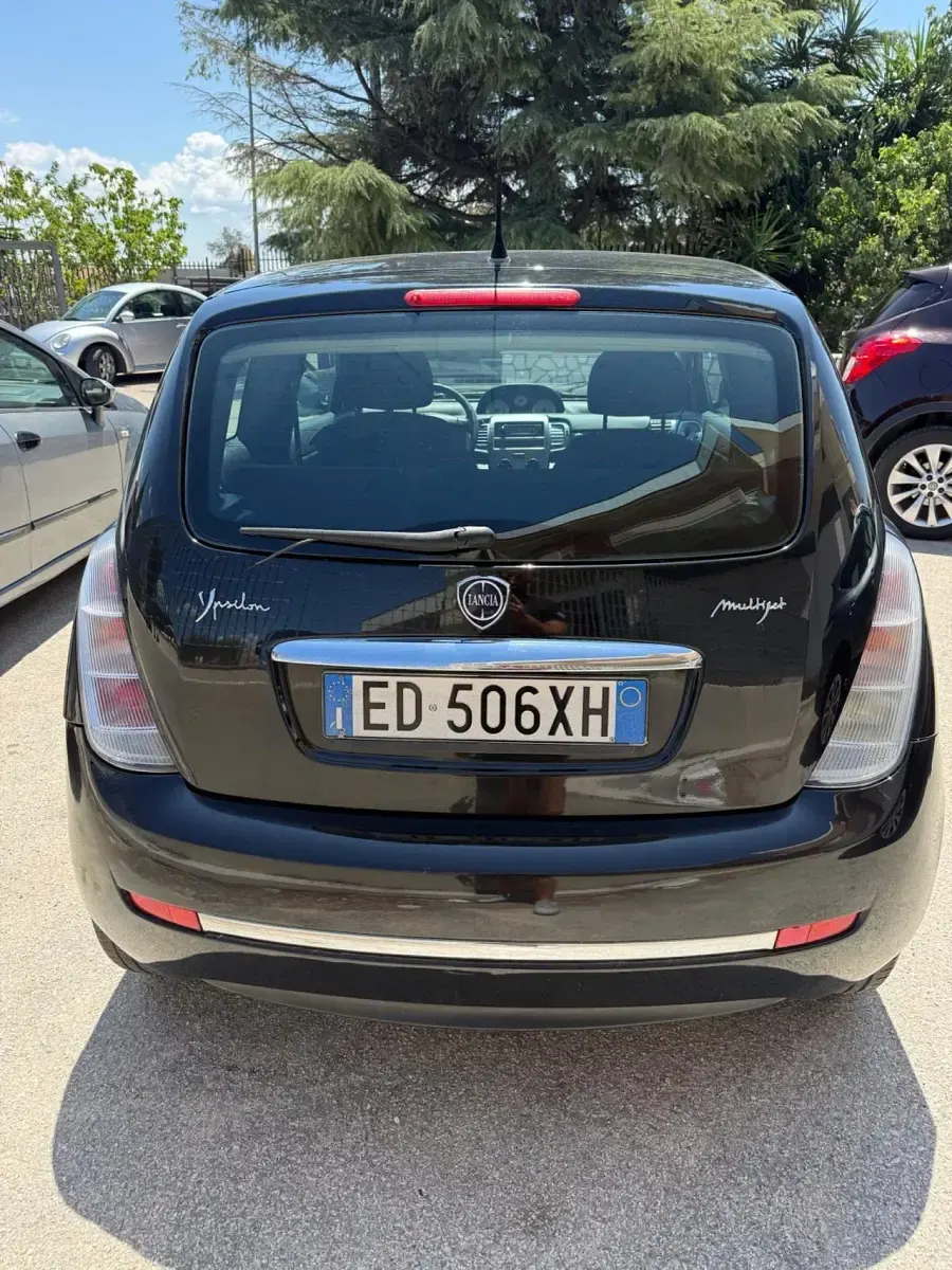 Usata Lancia Ypsilon 75 CV (55 kW) 2011 Nero Utilitaria