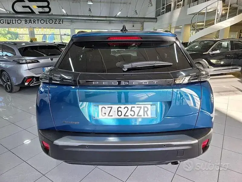 Usata Peugeot 2008 Allure 102 CV (75 kW) 2025 Verde SUV