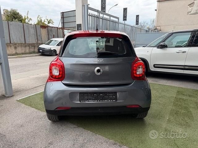 Usata Smart ForFour 89 CV (65 kW) 2019 Grigio Utilitaria