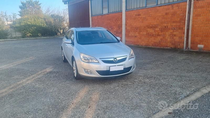Usata Opel Astra Cosmo 110 CV (80 kW) 2013 Grigio Station wagon