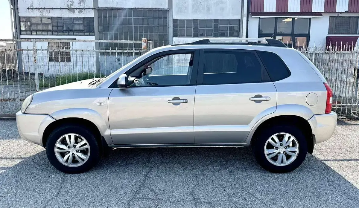 Usata Hyundai Tucson Active 141 CV (103 kW) 2009 Argento SUV