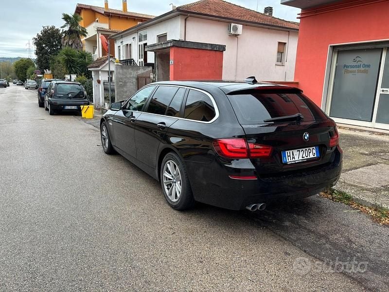 Usata BMW 525 204 CV (150 kW) 2011 Nero Station wagon