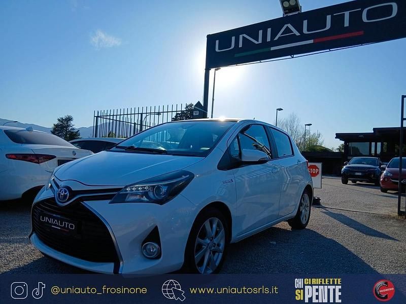 Usata Toyota Yaris Hybrid Style 75 CV (55 kW) 2015 Bianco Berlina