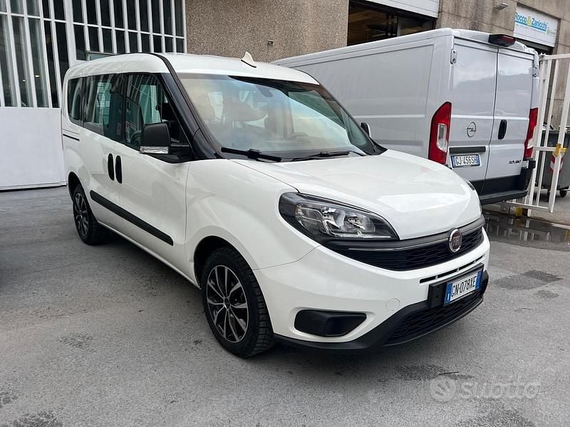 Occasion Fiat Doblò Lounge 90 ch (66 kW) 2022 Blanc Monospace