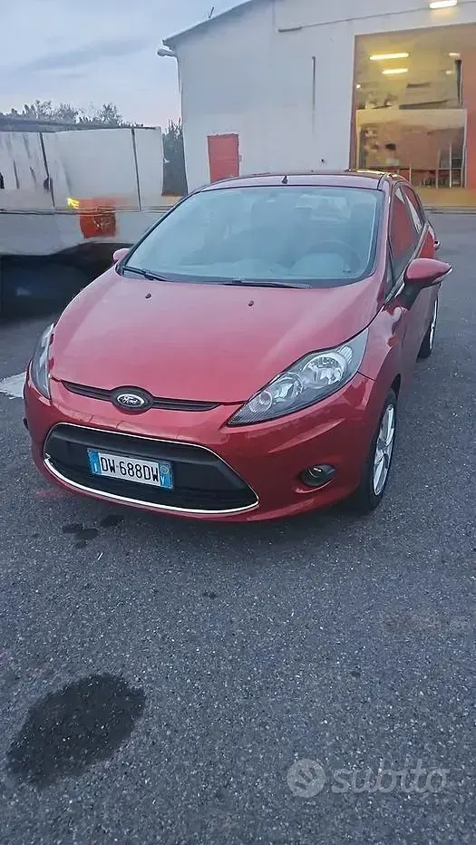Usata Ford Fiesta 82 CV (60 kW) 2009 Rosso Berlina