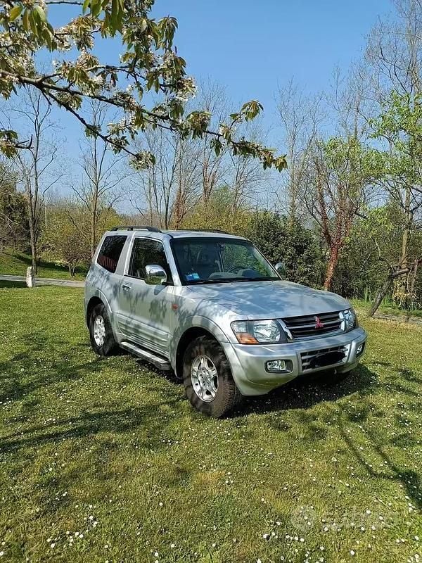 Usata Mitsubishi Pajero 160 CV (117 kW) 2002 Grigio SUV