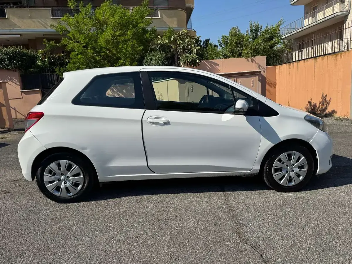 Usata Toyota Yaris Active 69 CV (50 kW) 2014 Other Utilitaria