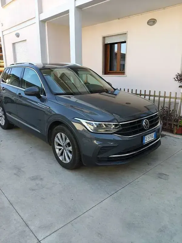 Usata VW Tiguan Life 122 CV (89 kW) 2021 Grigio SUV