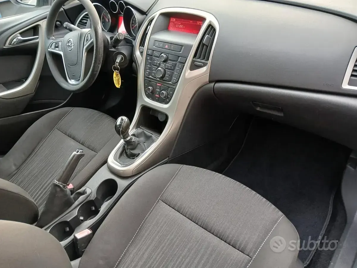 Usata Opel Astra S 95 CV (69 kW) 2011 Grigio Berlina