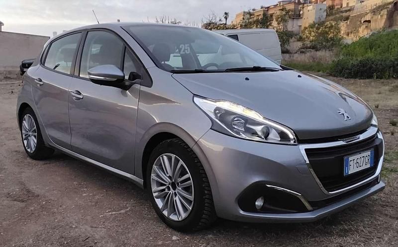 Usata Peugeot 208 Active 102 CV (75 kW) 2019 Grigio Utilitaria