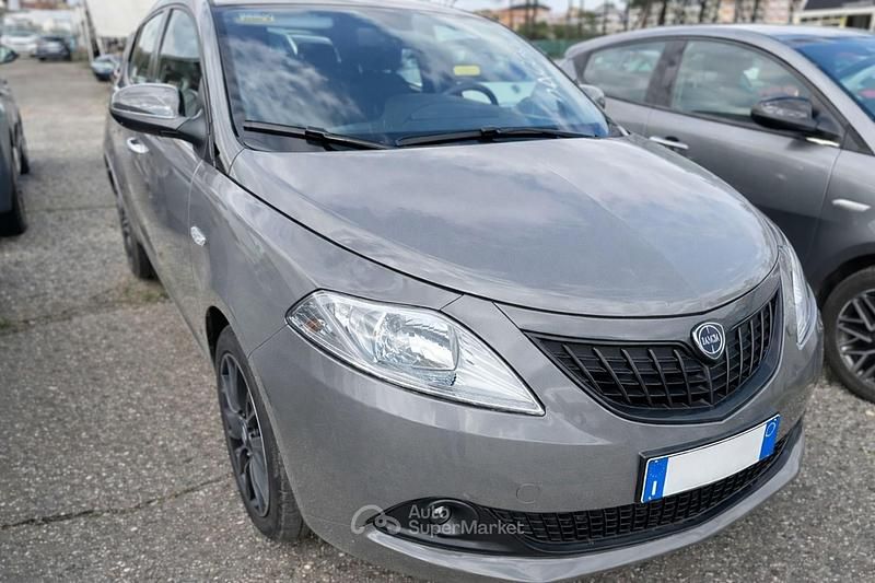 Usata Lancia Ypsilon Silver 70 CV (51 kW) 2023 Grigio Utilitaria