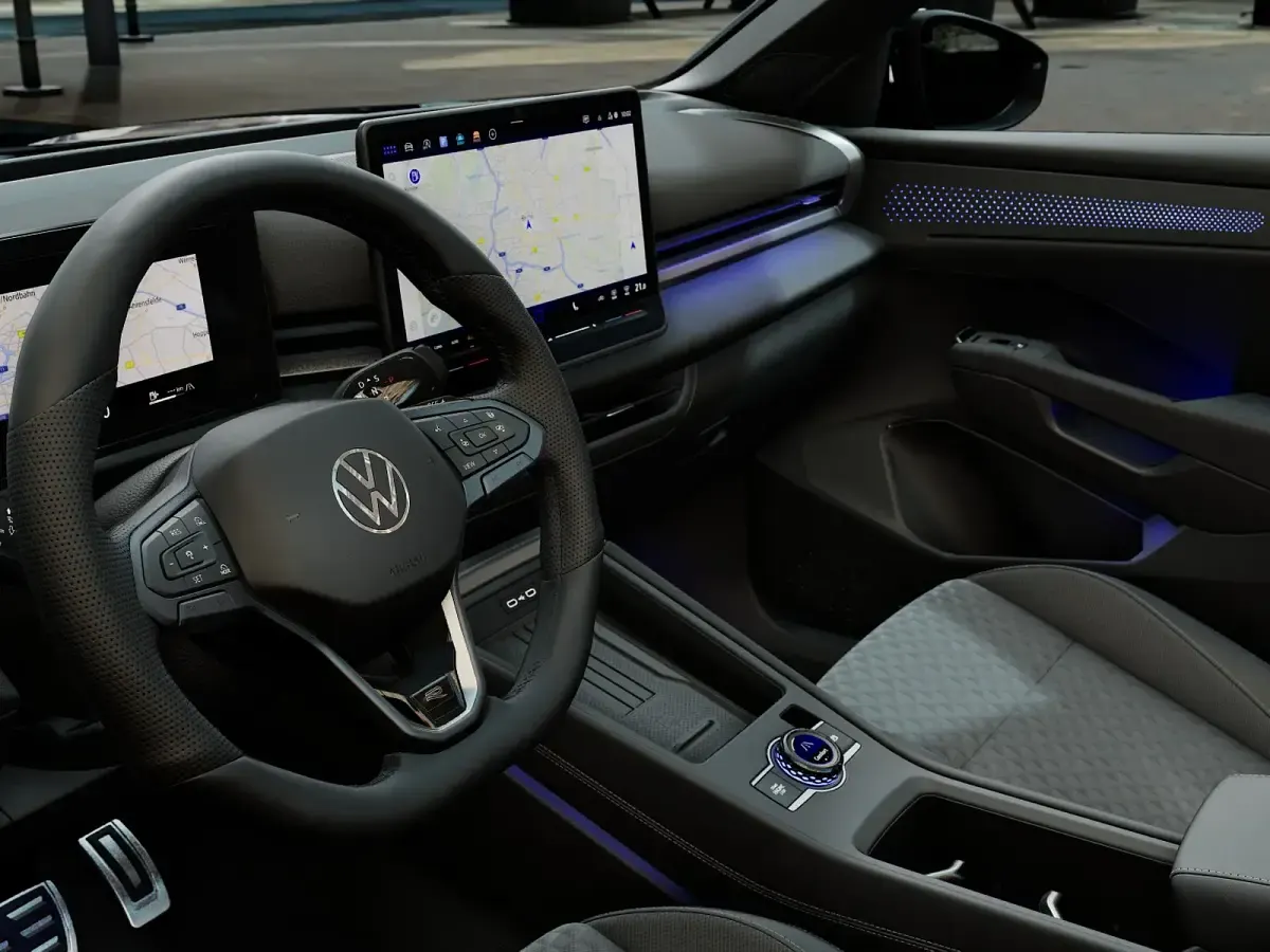 Nuova VW T-Roc R-line 150 CV (110 kW) 2026 Grenadill black metallizzato SUV