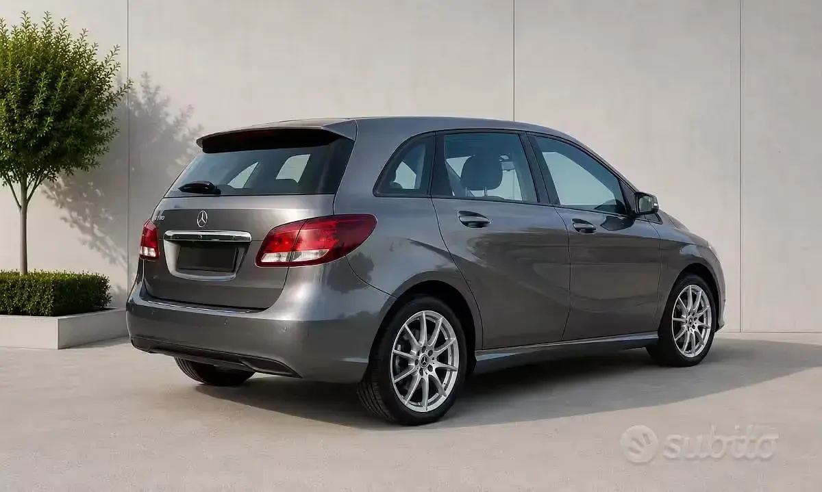 Usata Mercedes B180 Executive 109 CV (80 kW) 2016 Grigio Utilitaria