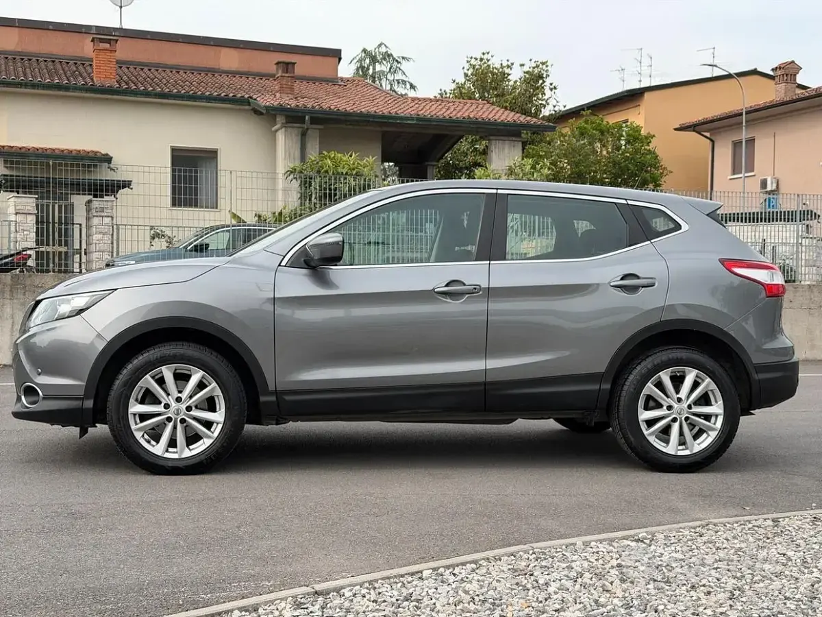 Gebraucht Nissan Qashqai Acenta 110 PS (80 kW) 2016 Grau SUV