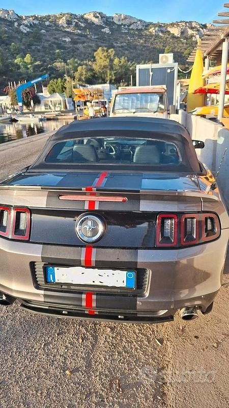 Usata Ford Mustang Convertible 379 CV (278 kW) 2013 Grigio Cabrio