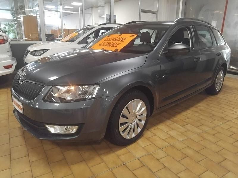 Usata Skoda Octavia Active 90 CV (66 kW) 2014 Grigio metallo / metallizzato Station wagon