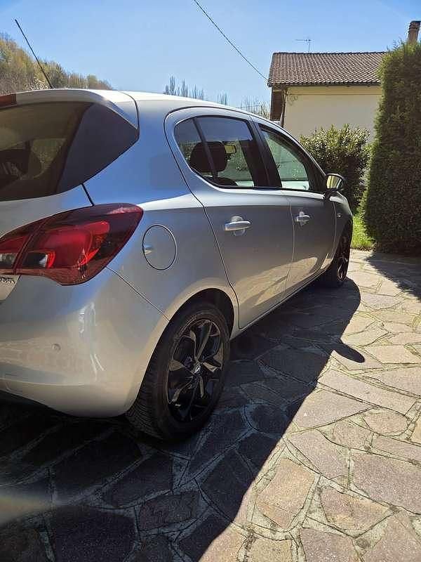 Usata Opel Corsa 75 CV (55 kW) 2016 Argento Utilitaria
