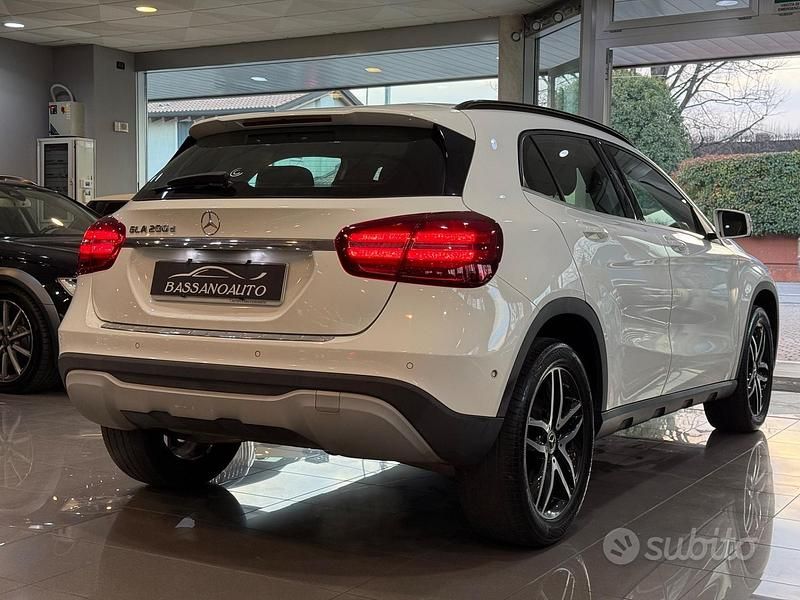 Usata Mercedes GLA200 136 CV (100 kW) 2019 Bianco SUV