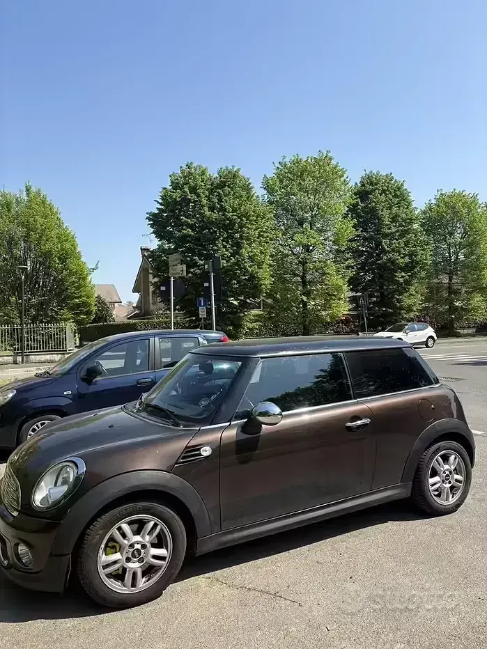 Usata Mini Cooper 75 CV (55 kW) 2012 Marrone Utilitaria