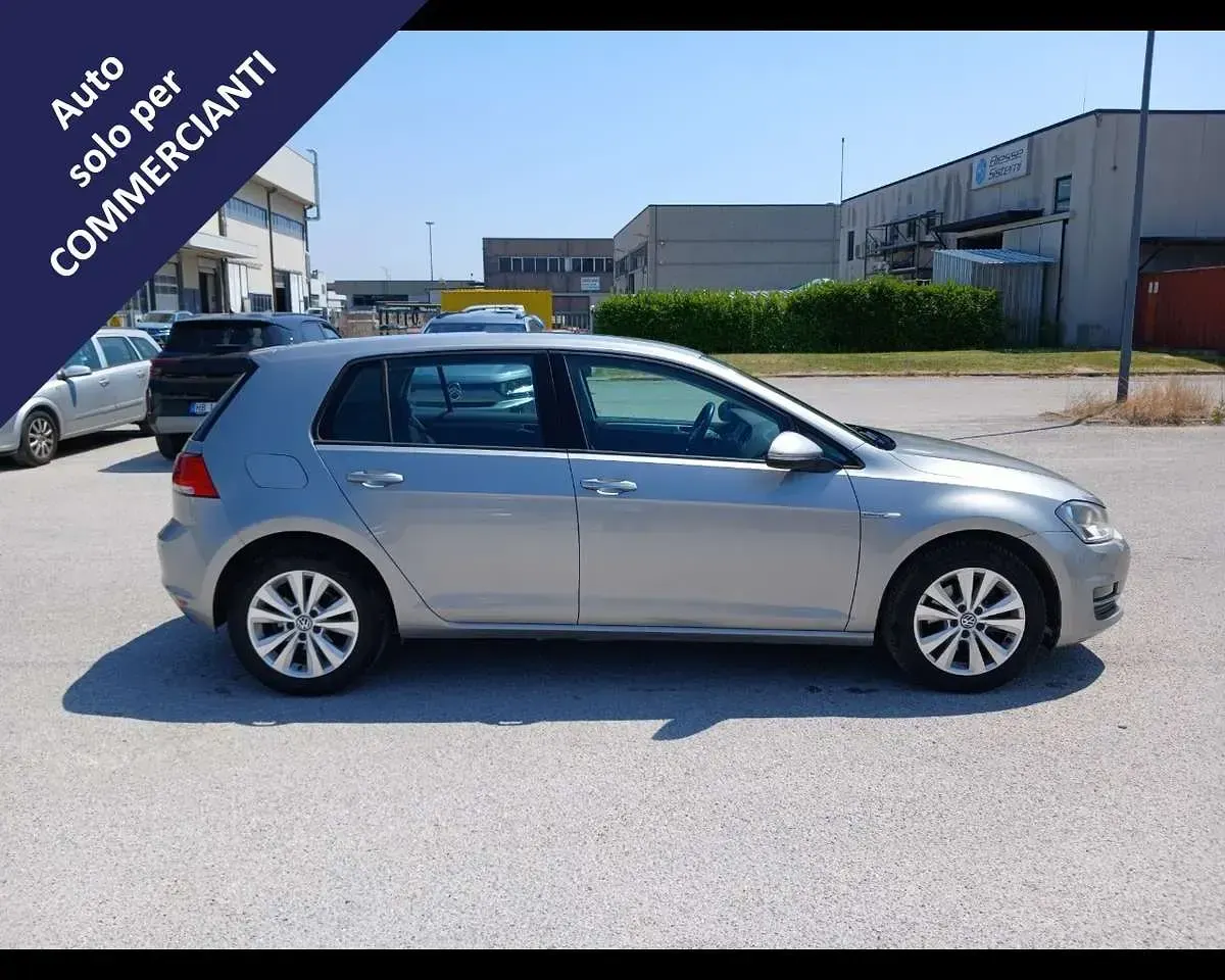 Usata VW Golf VII Trendline 110 CV (80 kW) 2016 Grigio metalizzato chiaro Berlina