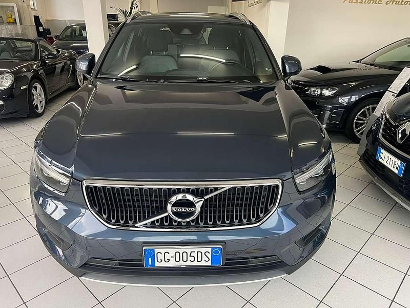Usata Volvo XC40 Momentum 163 CV (119 kW) 2021 Blu/azzurro SUV
