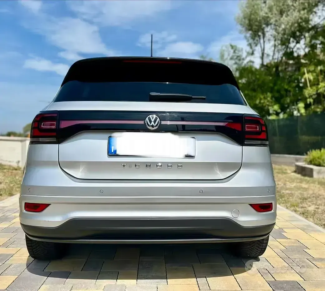 Usata VW T-Cross R-line 116 CV (85 kW) 2020 Grigio SUV