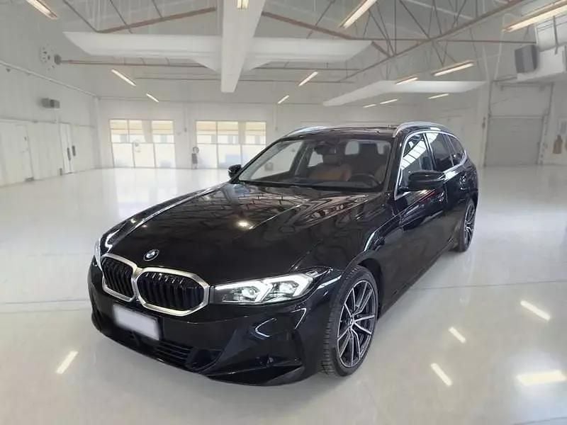 Usata BMW 318 150 CV (110 kW) 2024 Nero Station wagon