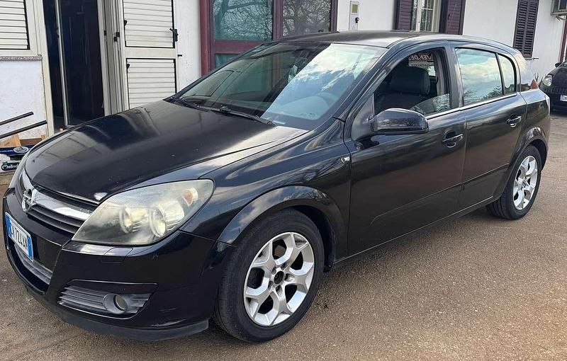 Usata Opel Astra Elegance 101 CV (74 kW) 2005 Nero Berlina
