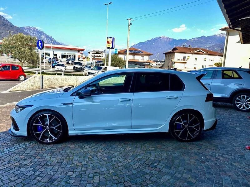 Usata VW Golf VIII R 320 CV (235 kW) 2024 Bianco Berlina