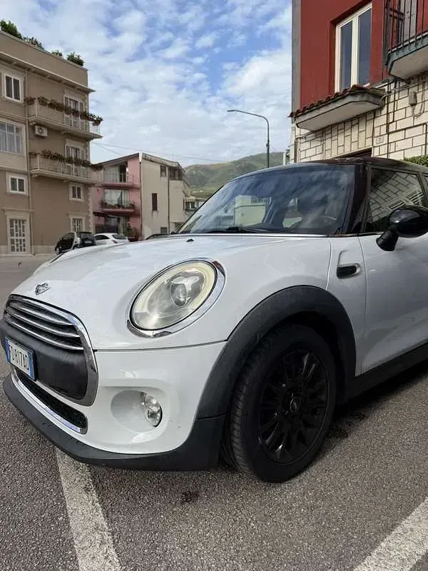 Usata Mini ONE 102 CV (75 kW) 2016 Argento Utilitaria