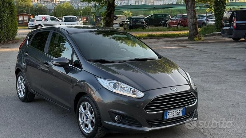 Usata Ford Fiesta Titanium 101 CV (74 kW) 2016 Grigio Utilitaria