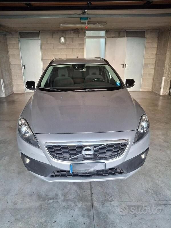 Grigio Usata 2013 Volvo V40 CC Station wagon | 8900 € (Cara) - Immagine 1/4