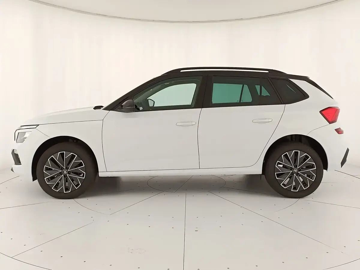 Nuova Skoda Kamiq 115 CV (84 kW) 2026 Bianco luna metallizzato nero tulipano p SUV