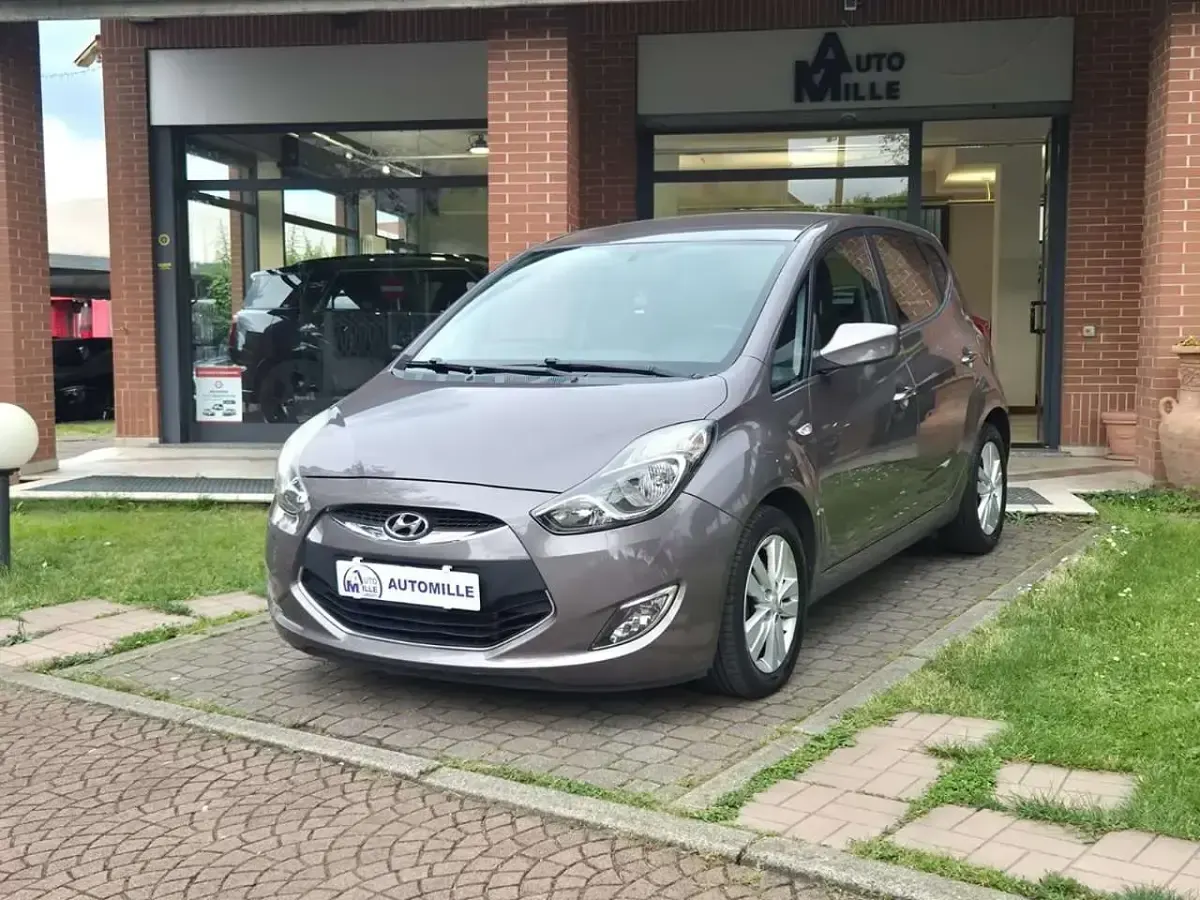 Usata Hyundai ix20 Comfort 90 CV (66 kW) 2011 Bronzo Utilitaria