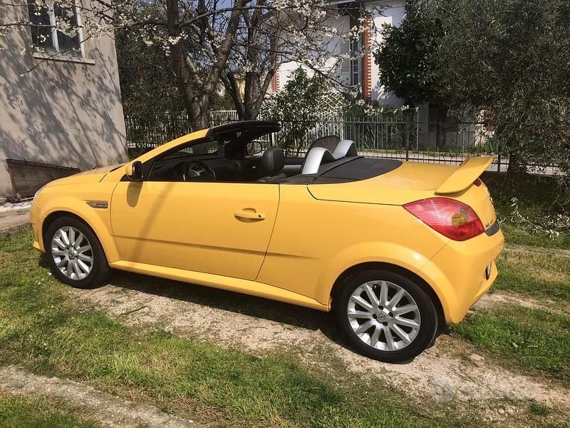 Usata Opel Tigra 2005 Giallo Cabrio