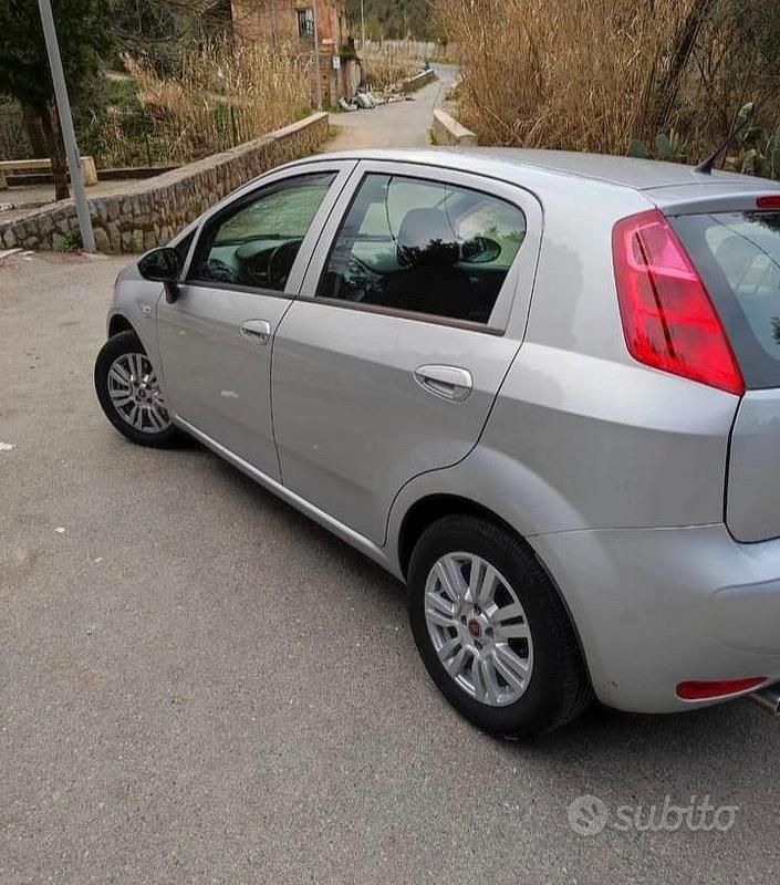 Usata Fiat Grande Punto 95 CV (69 kW) 2017 Grigio Utilitaria