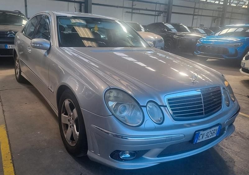 Usata Mercedes E270 Avantgarde 176 CV (129 kW) 2005 Argento Berlina