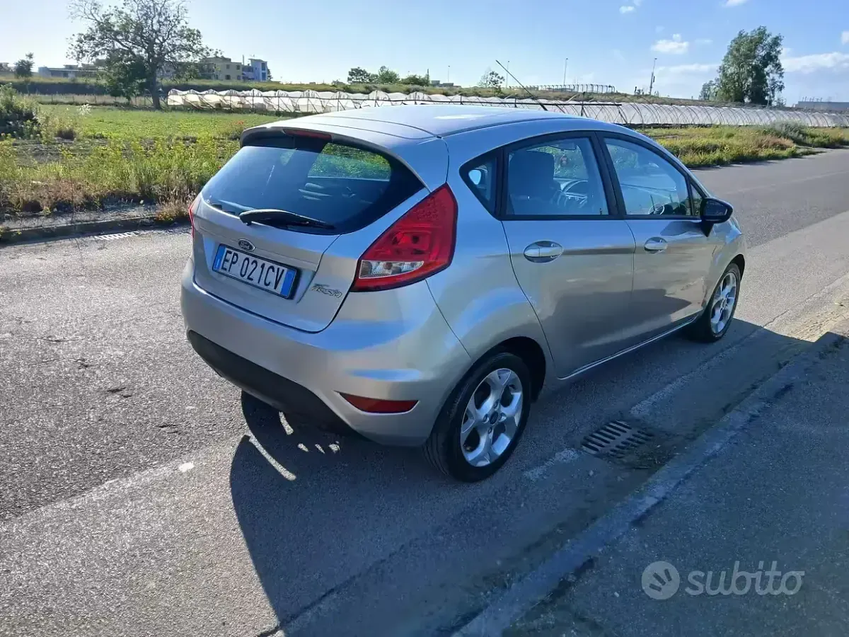 Usata Ford Fiesta Titanium 97 CV (71 kW) 2013 Nero Berlina