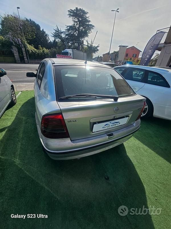 Usata Opel Astra Club 74 CV (54 kW) 2002 Grigio Berlina